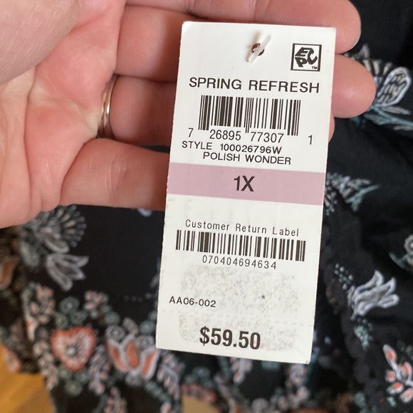 NEW Style & Co. 1X super cute top with adorable sleeves - Picture 4 of 13